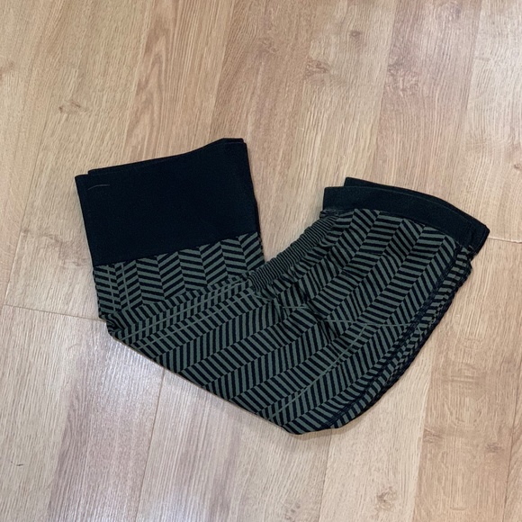 Lululmeon crop leggings - Picture 2 of 4
